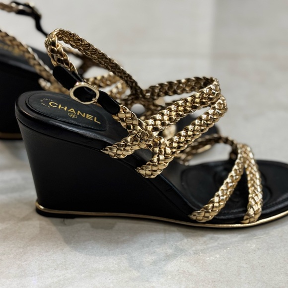 Never worn, perfect condition, 4” wedge - Picture 3 of 5